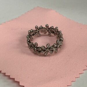 Elegant Silver Floral Ring